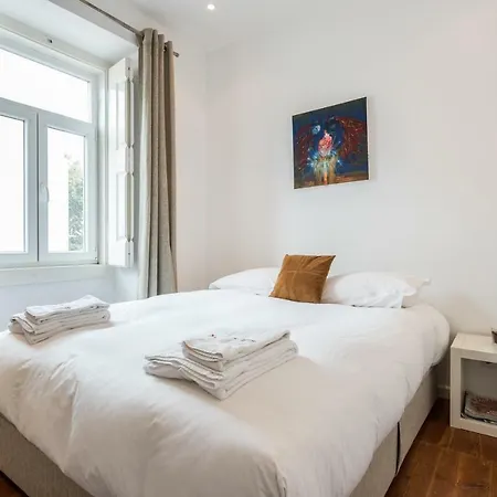 Feels Like Estrela Modern Flat