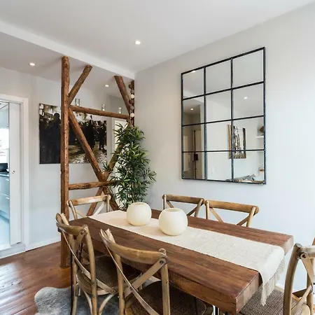 Feels Like Estrela Modern Flat